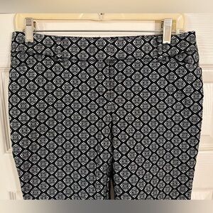 Like new White House Black Market pants, slim ankle, 2R